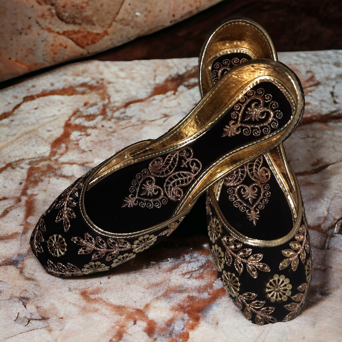 Black & Golden Embroidered Khussa – Elegant Traditional Punjabi Jutti