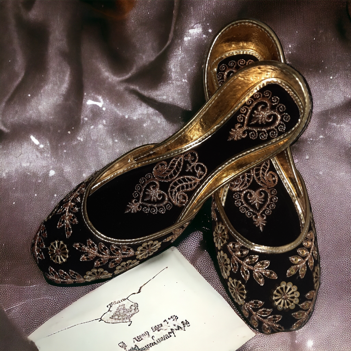 Black & Golden Embroidered Khussa – Elegant Traditional Punjabi Jutti