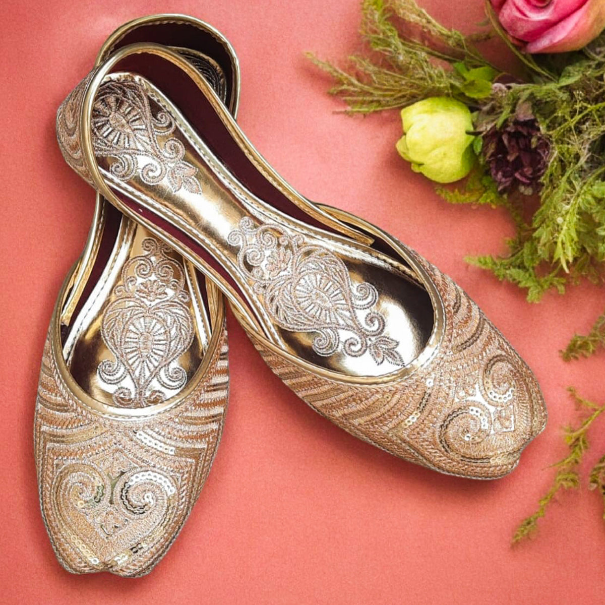 Golden Embroidered Khussa – Elegant Traditional Punjabi Jutti