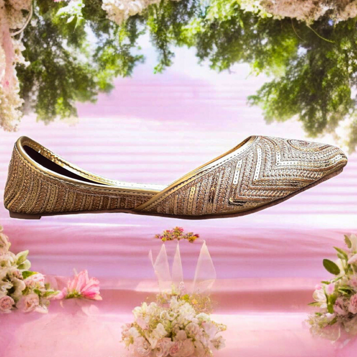 Golden Embroidered Khussa – Elegant Traditional Punjabi Jutti