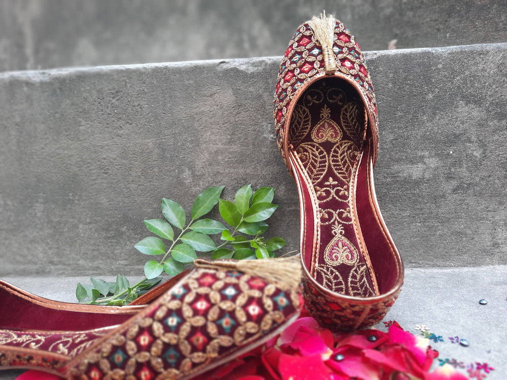 Maroon & Golden Embroidered Khussa – Elegant Traditional Punjabi Jutti